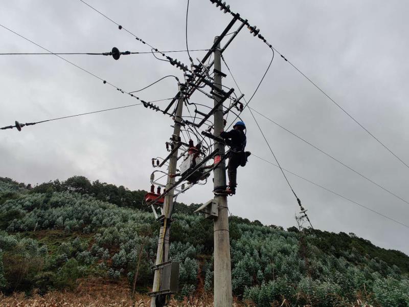 臨滄云縣供電局開(kāi)展線路維護(hù)消缺，大幅提升供電可靠性