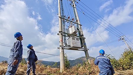 臨滄鳳慶供電局春耕時節(jié)保供電  不誤農時不負春