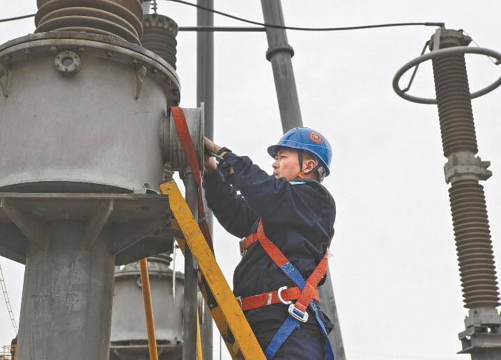 拿好手中“聽診器” 為電氣設(shè)備做體檢——記全國五一勞動獎?wù)芦@得者馮正軍